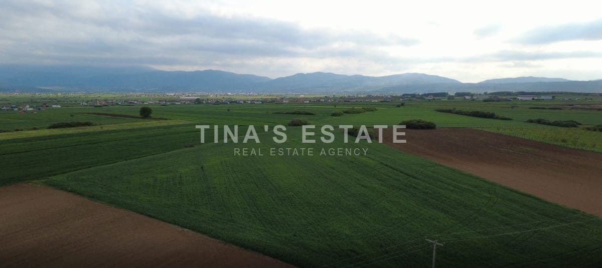 Tokë në shitje – 5.7 hektarë në Lipjan